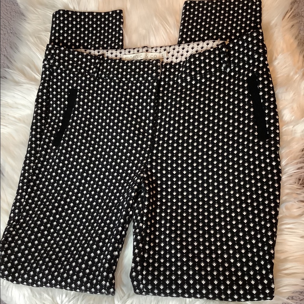 MOSAIC & CO BLACK AND WHITE PANT SIZE L